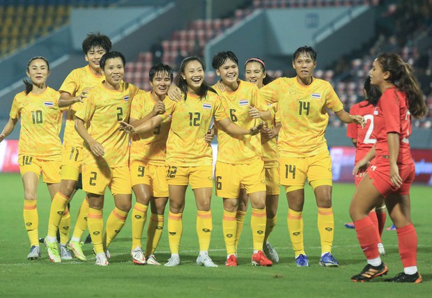 Trọng tài nữ Việt Nam có hành động đẹp với đồng nghiệp tại SEA Games 31 - Ảnh 6. Trọng tài nữ Việt Nam có hành động đẹp với đồng nghiệp tại SEA Games 31 - Ảnh 6.