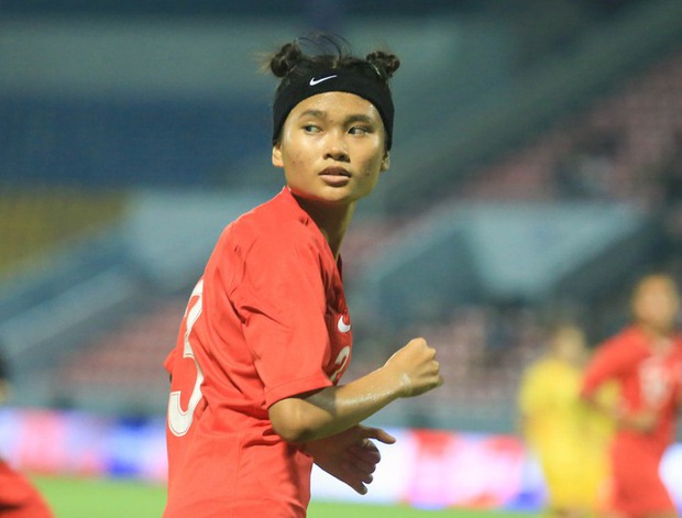 Trọng tài nữ Việt Nam có hành động đẹp với đồng nghiệp tại SEA Games 31 - Ảnh 9. Trọng tài nữ Việt Nam có hành động đẹp với đồng nghiệp tại SEA Games 31 - Ảnh 9.