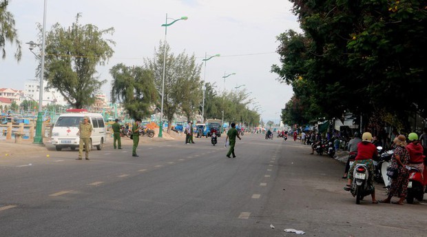 Mâu thuẫn trước quán nhậu, tài xế ô tô hạng sang truy đuổi, cán chết người - Ảnh 1. Mâu thuẫn trước quán nhậu, tài xế ô tô hạng sang truy đuổi, cán chết người - Ảnh 1.
