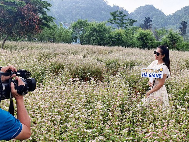 Ngỡ ngàng ngắm hoa tam giác mạch trái mùa ở Hà Giang khiến nhiều du khách không khỏi ngạc nhiên và thích thú - Ảnh 2.