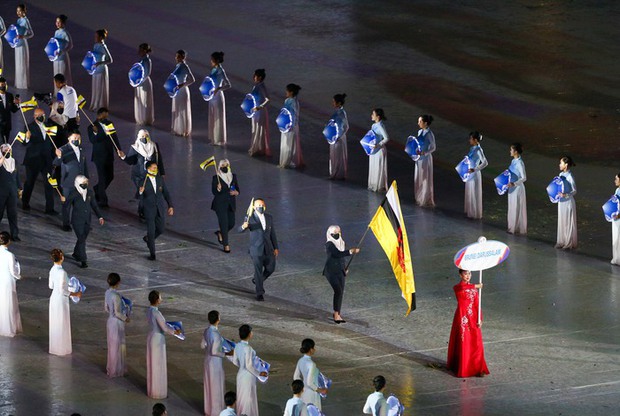 Lễ khai mạc SEA Games 31: Ấn tượng, sôi động và thắm tình đoàn kết hữu nghị - Ảnh 10. Lễ khai mạc SEA Games 31: Ấn tượng, sôi động và thắm tình đoàn kết hữu nghị - Ảnh 10.