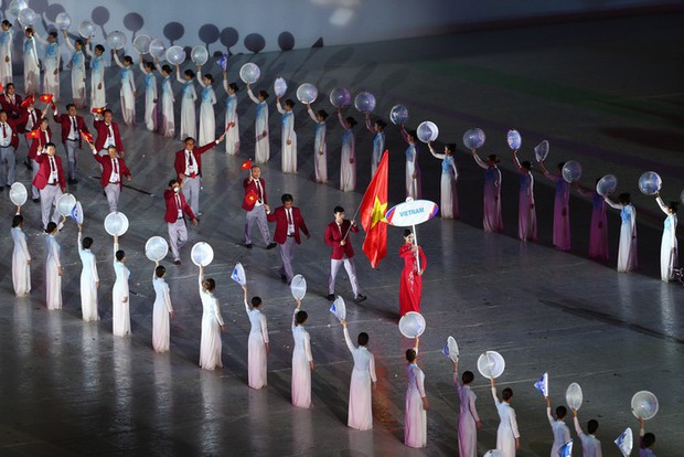 Lễ khai mạc SEA Games 31: Ấn tượng, sôi động và thắm tình đoàn kết hữu nghị - Ảnh 20. Lễ khai mạc SEA Games 31: Ấn tượng, sôi động và thắm tình đoàn kết hữu nghị - Ảnh 20.
