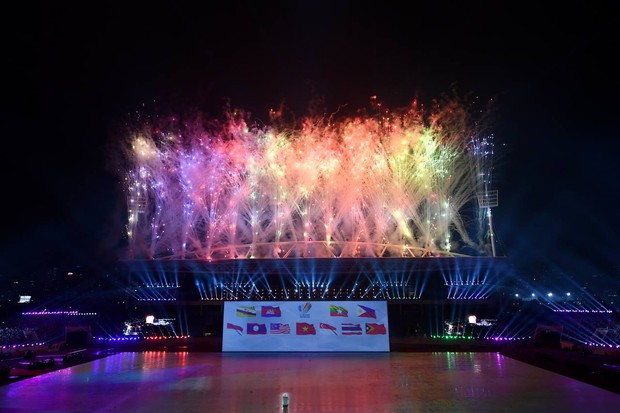 Mãn nhãn với những khoảnh khắc ấn tượng trong lễ khai mạc SEA Games 31: Nốt giao thoa giữa truyền thống và hiện đại tạo nên dấu ấn khó quên - Ảnh 20. Mãn nhãn với những khoảnh khắc ấn tượng trong lễ khai mạc SEA Games 31: Nốt giao thoa giữa truyền thống và hiện đại tạo nên dấu ấn khó quên - Ảnh 20.