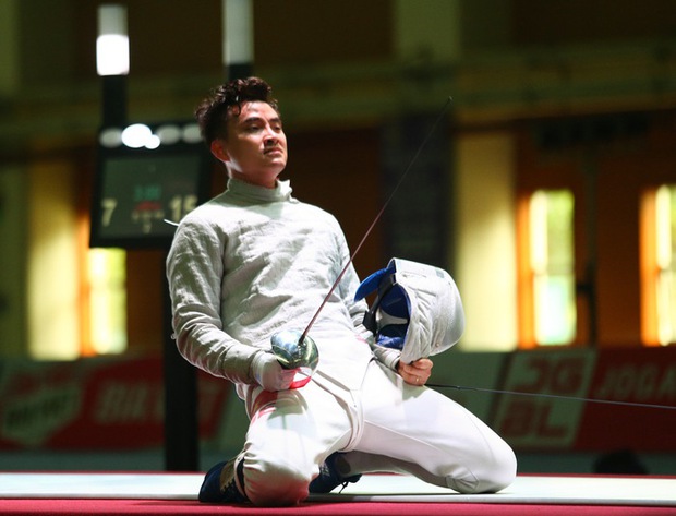Vợ Vũ Thành An rơi nước mắt khi chứng kiến chồng giành HCV đấu kiếm SEA Games lần thứ 6 - Ảnh 1. Vợ Vũ Thành An rơi nước mắt khi chứng kiến chồng giành HCV đấu kiếm SEA Games lần thứ 6 - Ảnh 1.