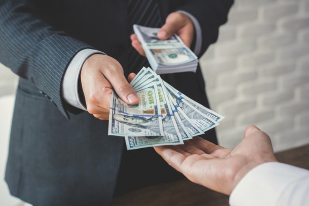 Tỷ phú Lý Gia Thành: Người cho bạn vay tiền mà không cần ký giấy tờ là người cao quý, cần trân trọng - Ảnh 2. Tỷ phú Lý Gia Thành: Người cho bạn vay tiền mà không cần ký giấy tờ là người cao quý, cần trân trọng - Ảnh 2.