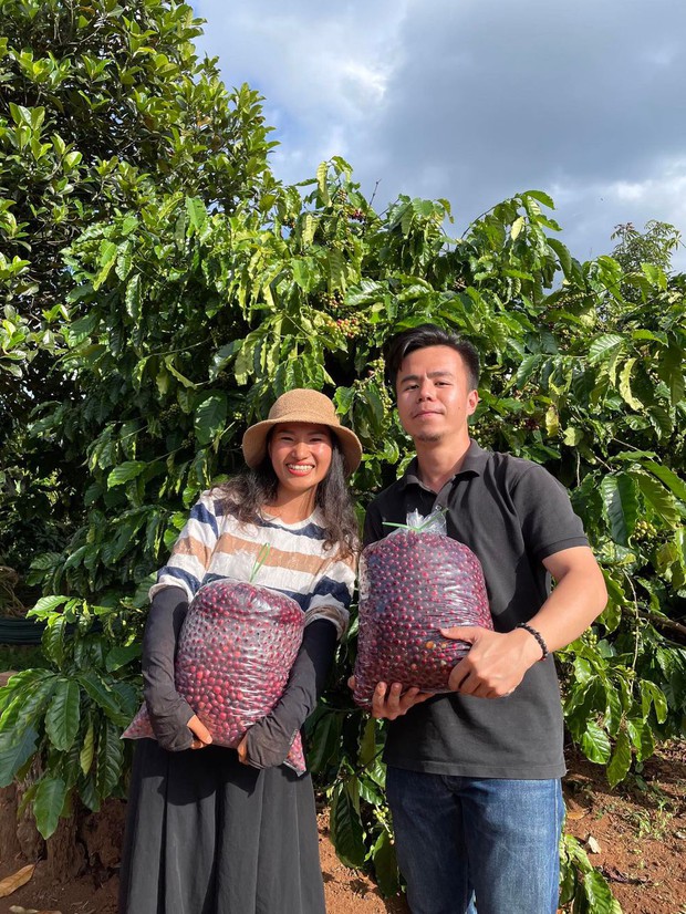 Bỏ giày cao gót về rừng mang ủng làm nông dân, cô gái đáp trả mạnh mẽ câu hỏi kém duyên - Ảnh 5. Bỏ giày cao gót về rừng mang ủng làm nông dân, cô gái đáp trả mạnh mẽ câu hỏi kém duyên - Ảnh 5.