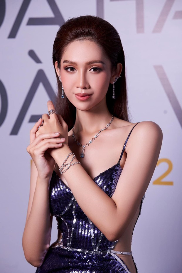 Mặc lại váy của Hoa hậu Thuỳ Tiên, người đẹp chuyển giới Đỗ Nhật Hà khoe vòng 1 nóng bỏng - Ảnh 9.