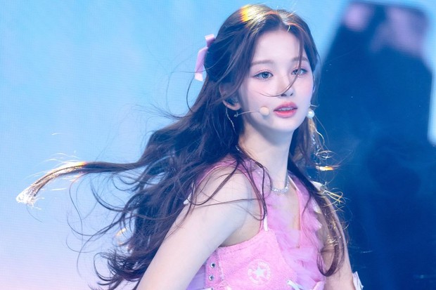 The 6 most famous female idols this year thanks to their unreal beauty: Joy - Winter has aura, BTS's sister is good and Won Young is like a fairy on earth - Photo 2.