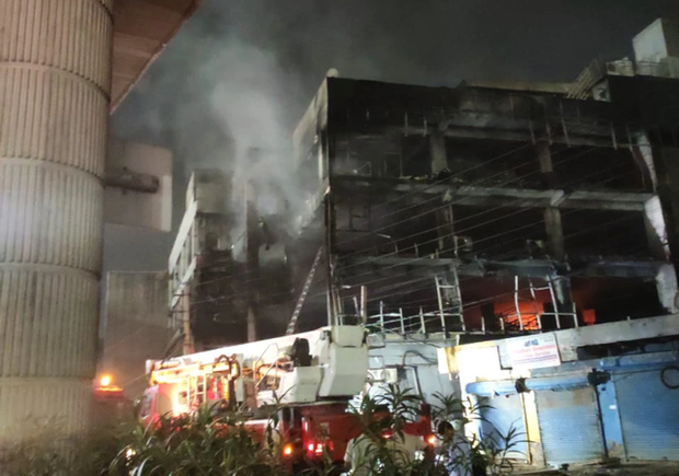 Cháy dữ dội tòa nhà tại thủ đô New Delhi của Ấn Độ, ít nhất 27 người thiệt mạng - Ảnh 2.