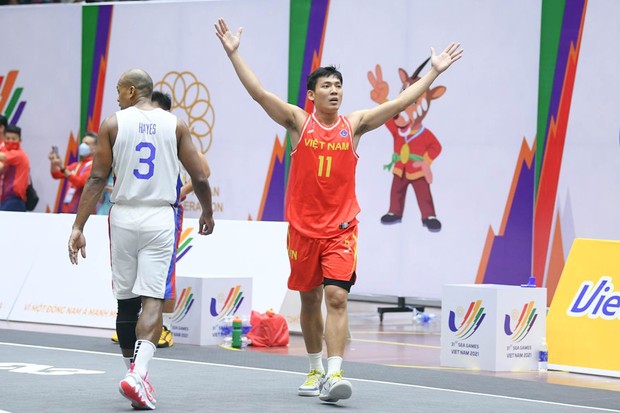 Tiếp bước đồng nghiệp nữ, đội tuyển bóng rổ nam Việt Nam giành chiến thắng lịch sử trước Philippines - Ảnh 6.