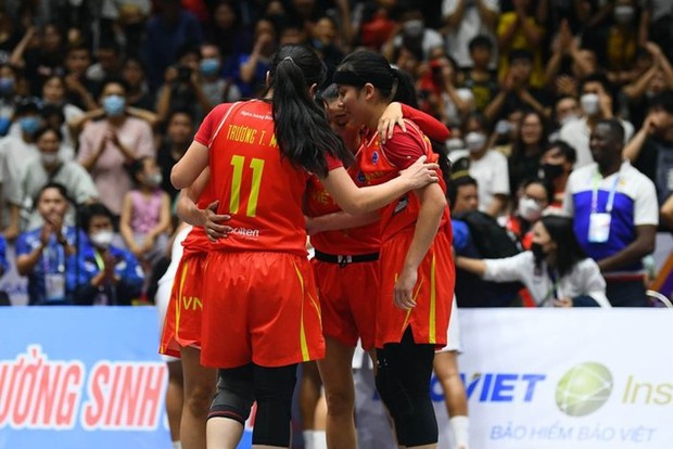 Thất bại tiếc nuối trước Thái Lan, tuyển bóng rổ Việt Nam mang về 2 huy chương Bạc 3x3 tại SEA Games 31 - Ảnh 1.