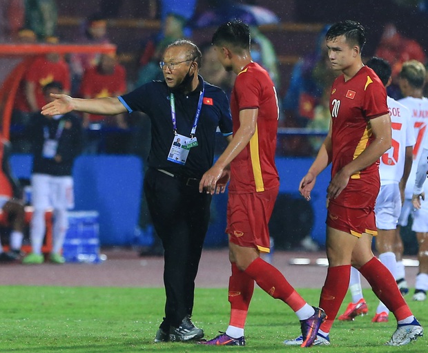 Khoảng lặng của HLV Park, trợ lý Lee sau khi Hùng Dũng xé lưới U23 Myanmar - Ảnh 11.
