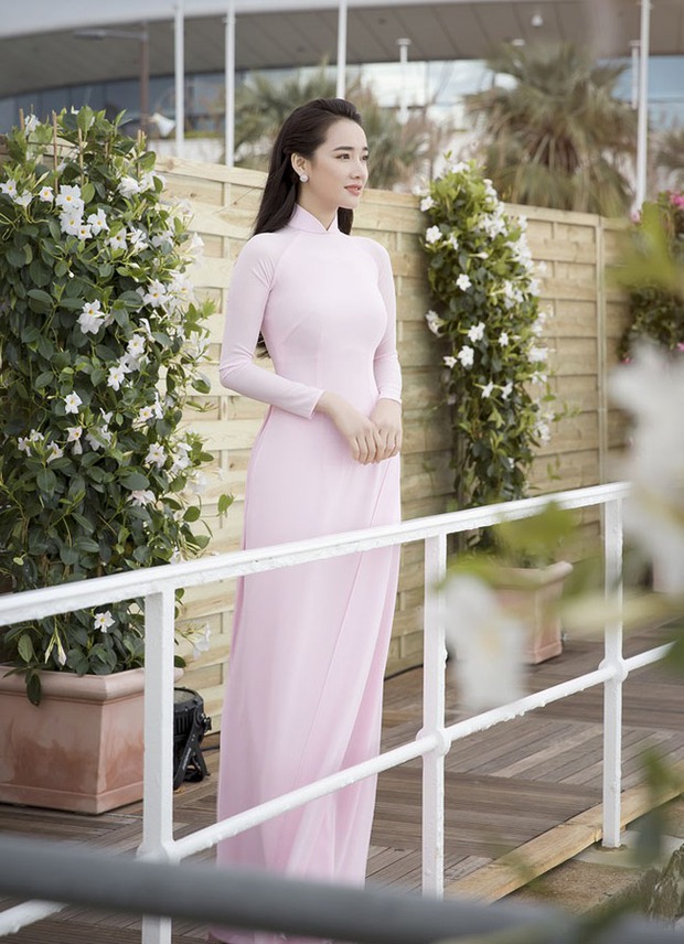 Sao Việt và những màn xuất hiện khuynh đảo thảm đỏ LHP Cannes - Ảnh 11. Sao Việt và những màn xuất hiện khuynh đảo thảm đỏ LHP Cannes - Ảnh 11.