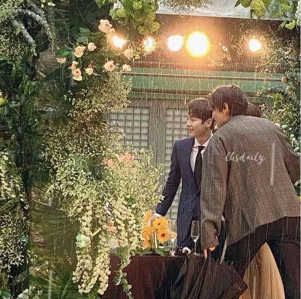 Dàn nam thần Kbiz khi đi đám cưới: Hyun Bin, Song Joong Ki trông thế nào mà chiếm luôn spotlight của nhân vật chính? - Ảnh 6.