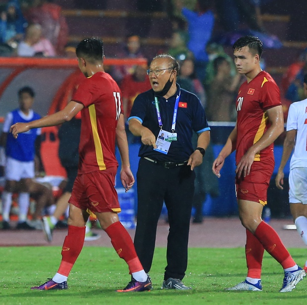 Khoảng lặng của HLV Park, trợ lý Lee sau khi Hùng Dũng xé lưới U23 Myanmar - Ảnh 10.