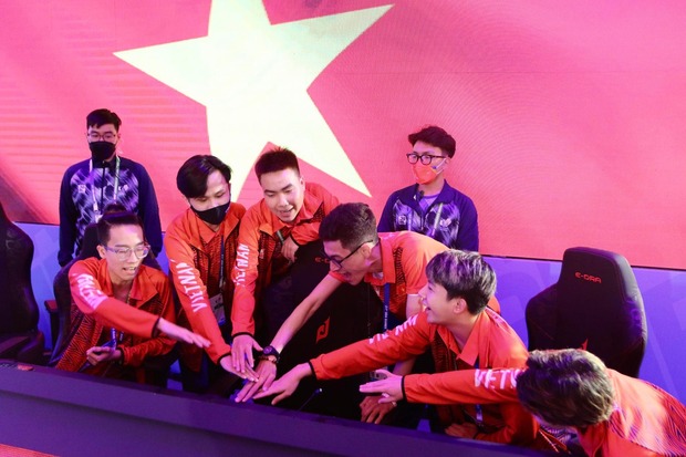 Ngày thi đấu thứ 3 của Esports Việt tại SEA Games 31: Đội tuyển Tốc Chiến giành huy chương vàng, Free Fire trắng tay! - Ảnh 2.