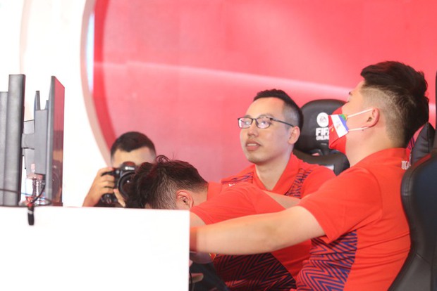 Tuyển thủ FO4 Việt Nam bật khóc khi ván đấu quyết định tranh HCV SEA Games 31 chưa khép lại - Ảnh 7.
