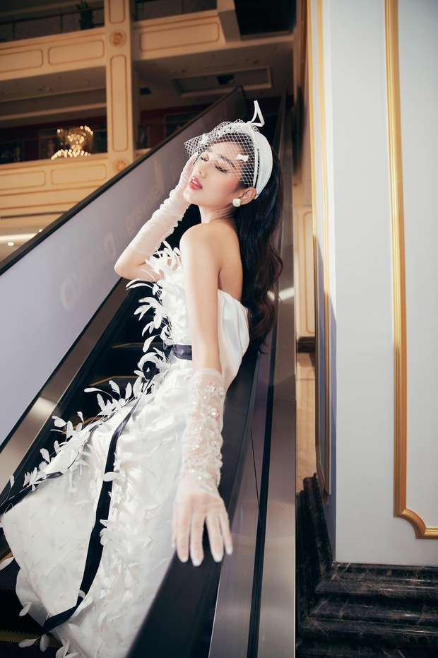 Vừa tái xuất Vbiz sau khi sinh con, Á hậu Tường San đã đụng Hoa hậu Đỗ Thị Hà - Ảnh 9. Vừa tái xuất Vbiz sau khi sinh con, Á hậu Tường San đã đụng Hoa hậu Đỗ Thị Hà - Ảnh 9.
