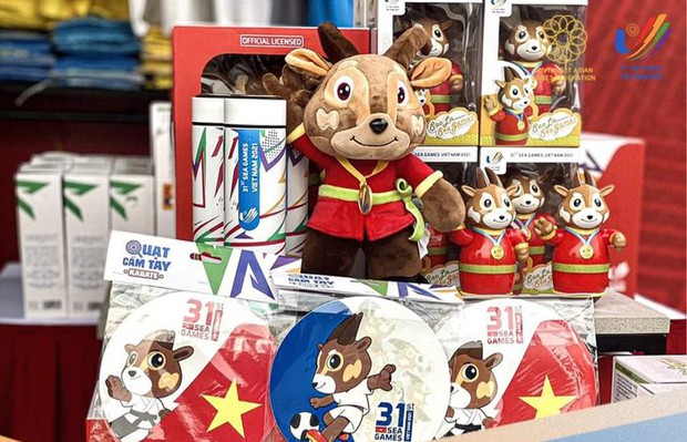 Đa dạng đồ lưu niệm, đồ cổ vũ SEA Games 31, giá từ 20.000 đồng - Ảnh 2. Đa dạng đồ lưu niệm, đồ cổ vũ SEA Games 31, giá từ 20.000 đồng - Ảnh 2.