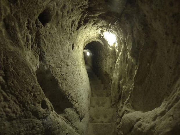 Thành phố ngầm 18 tầng ẩn dưới hầm nhà dân ở xứ sở thảm bay Thổ Nhĩ Kỳ: Được phát hiện trong tình cảnh tréo ngoe, nhìn kiến trúc mới thán phục tài trí người xưa  - Ảnh 2.
