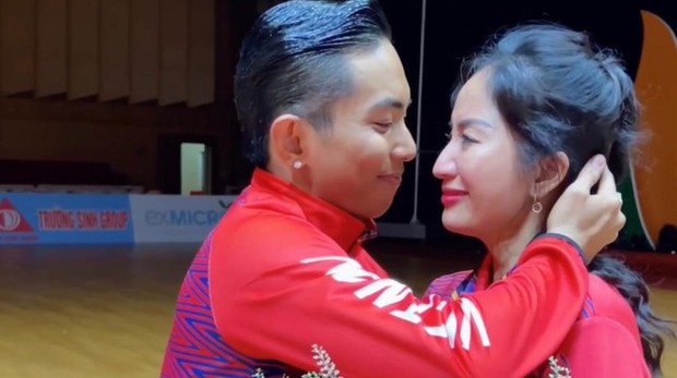 Khánh Thi khóc nức nở khi chồng giành HCV ở SEA Games 31 - Ảnh 3. Khánh Thi khóc nức nở khi chồng giành HCV ở SEA Games 31 - Ảnh 3.