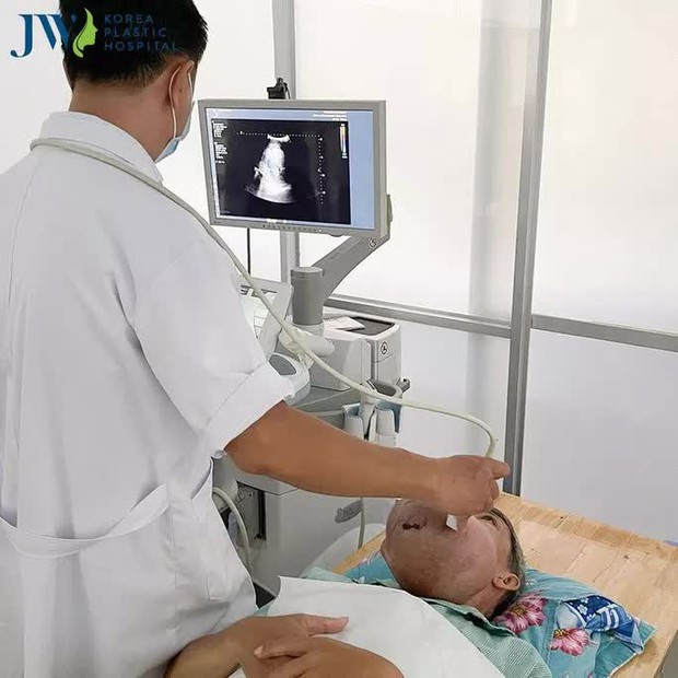 Chạy đua cứu người đàn ông 10 năm mang khối u quái khổng lồ trên mặt - Ảnh 3. Chạy đua cứu người đàn ông 10 năm mang khối u quái khổng lồ trên mặt - Ảnh 3.