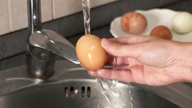 99% chị em sai lầm khi bảo quản trứng ở vị trí này, biến tủ lạnh thành ổ lây nhiễm vi khuẩn - Ảnh 4.
