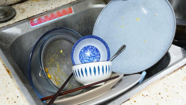 3 thói quen rửa bát không tốt, khiến vi khuẩn sinh sôi mà hầu như gia đình nào cũng mắc phải - Ảnh 2.