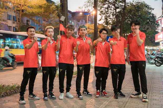 Vào bán kết SEA Games 31, Hoàng Đức đã tranh thủ lên dây cót tinh thần cùng đàn em đội tuyển Liên Quân Mobile - Ảnh 8.