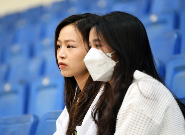 Directly watching the 31st SEA Games fencing: Dramatic to the point of suffocation, the audience compared real-life athletes cooler than Korean movies - Photo 6.