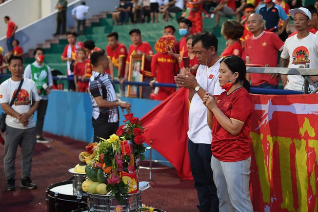 Nữ cổ động viên tuyên bố tặng gần 1 tỷ đồng cho đội tuyển bóng đá nam - nữ Việt Nam nếu vô địch SEA Games 31 - Ảnh 4.