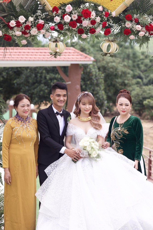 Lam Vy Da and the stars attended the wedding of Mac Van Khoa in Hai Duong - Photo 26.