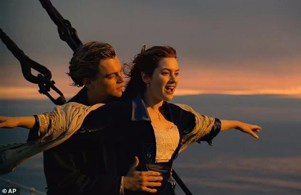Tái hiện cảnh kinh điển trong Titanic cùng bạn gái, thanh niên bỏ mạng - Ảnh 2.