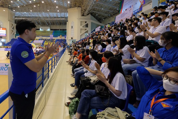 Tình nguyện viên SEA Games 31: Có phải đi bao xa, chúng tôi cũng thấy tự hào chứ không hề mệt mỏi - Ảnh 1. Tình nguyện viên SEA Games 31: Có phải đi bao xa, chúng tôi cũng thấy tự hào chứ không hề mệt mỏi - Ảnh 1.