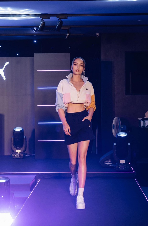 Thuỳ Tiên mặc crop top khoe eo thon nóng bỏng, Hoa khôi Thuý Vi diện mốt khoe nội y sexy - Ảnh 5.