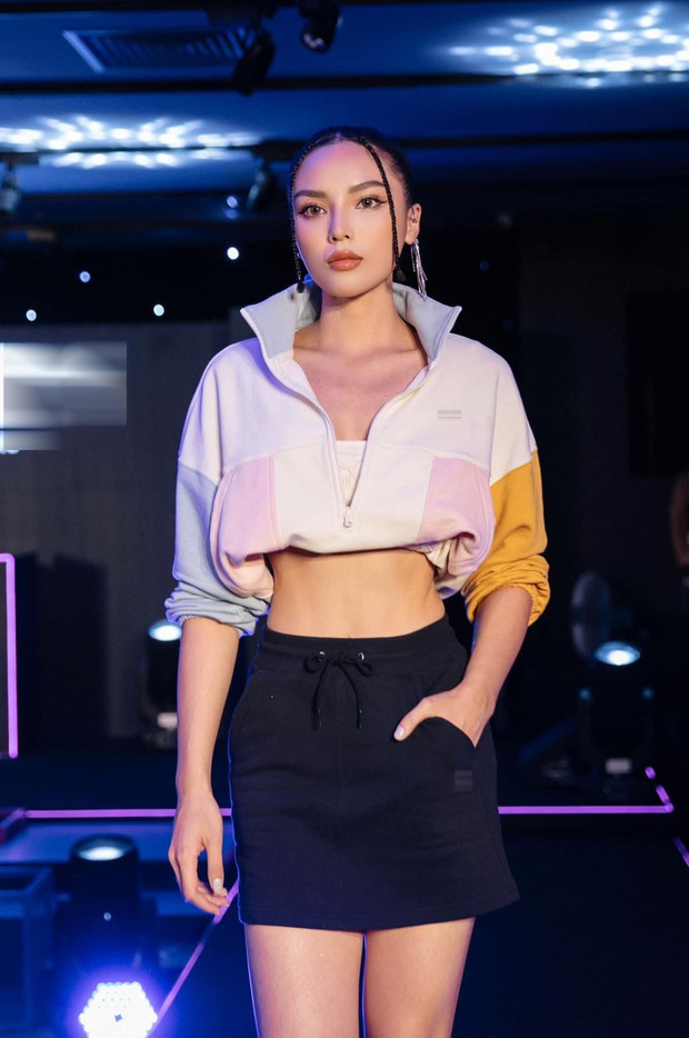 Thuỳ Tiên mặc crop top khoe eo thon nóng bỏng, Hoa khôi Thuý Vi diện mốt khoe nội y sexy - Ảnh 6.