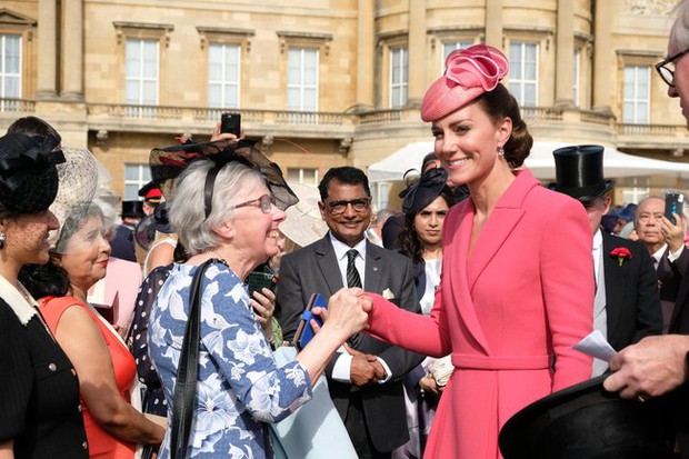 Công nương Kate thay mặt Nữ hoàng Anh dự sự kiện đình đám, tạo ra khoảnh khắc đặc biệt chưa từng thấy - Ảnh 3.