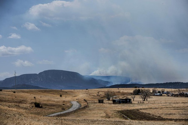 Cháy rừng kỷ lục tại Mỹ: Hàng nghìn người ở bang New Mexico sẵn sàng sơ tán - Ảnh 5.