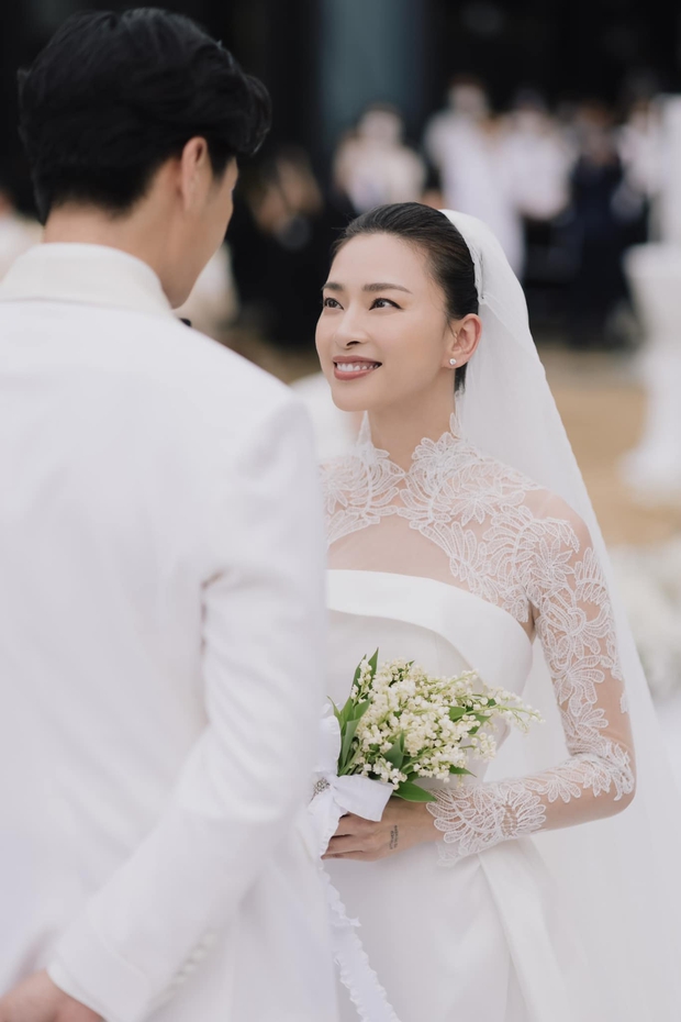 Sau đám cưới trong mơ, Ngô Thanh Vân đổi kiểu tóc mới nhìn cực lạ - Ảnh 2.