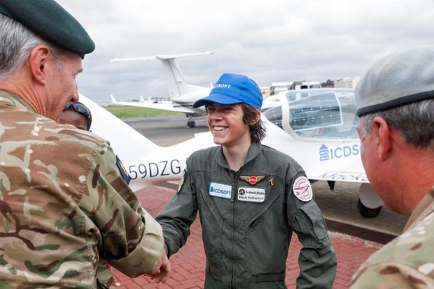 A teenage boy on a journey to conquer the record of flying alone around the world - Photo 1.