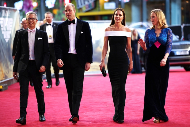 Actor Tom Cruise supported Princess Kate's hand on the red carpet, causing a media explosion, the appearance of the royal bride surprised - Photo 1.