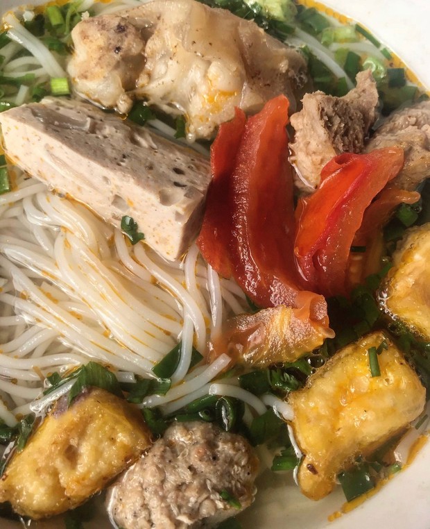Tạp chí Vogue: Ngoài phở và bánh mì, còn 22 món ăn Việt Nam nhất định phải thử - Ảnh 2.