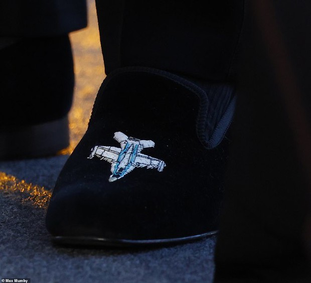 Actor Tom Cruise supported Princess Kate's hand on the red carpet, causing a media explosion, the appearance of the royal bride surprised - Photo 3.