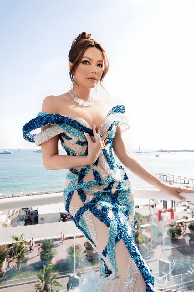 Lý Nhã Kỳ diện đầm khoe body nóng bỏng và đeo kim cương 6 tỷ đồng trong ngày 2 dự LHP Cannes - Ảnh 7.