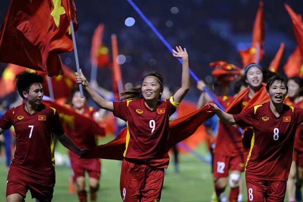 Golden girl Huynh Nhu: Not giving up her studies despite busy pursuing her passion, 4 times won the Vietnam Women's Golden Ball - Photo 1.