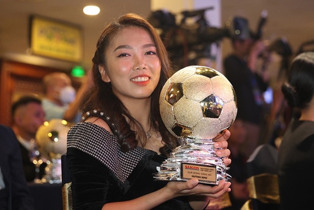 Golden girl Huynh Nhu: Not giving up her studies despite being busy pursuing her passion, 4 times won the Vietnam Women's Golden Ball - Photo 5.