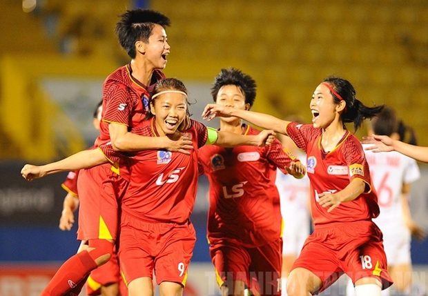 Golden girl Huynh Nhu: Not giving up her studies even though she is busy pursuing her passion, 4 times won the Vietnam Women's Golden Ball - Photo 4.