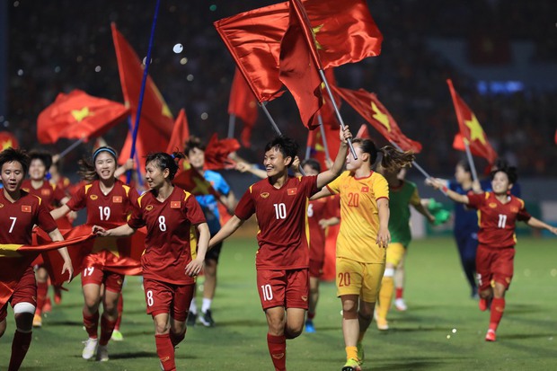CĐV Thái Lan: “Thi đấu với ĐT Việt Nam, cầu thủ chúng ta giống như không biết đá bóng” - Ảnh 2.