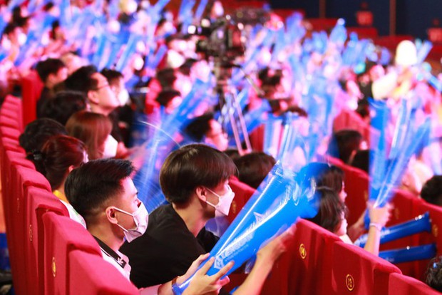CĐV Thái Lan ngỡ ngàng trước sự cuồng nhiệt của fan Esports Việt Nam tại SEA Games 31 - Ảnh 6.