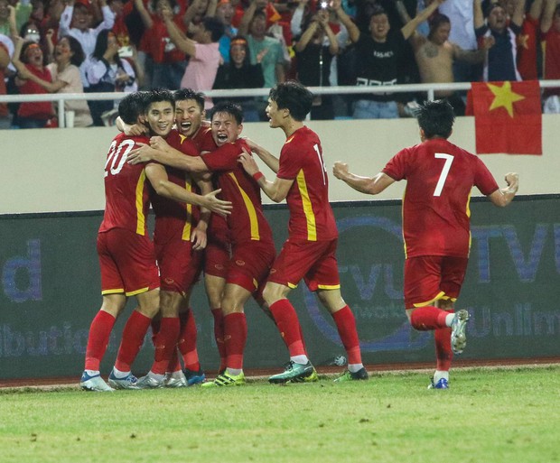 VÔ ĐỊCH RỒI!!! U23 Việt Nam giành tấm HCV SEA Games lịch sử - Ảnh 3.